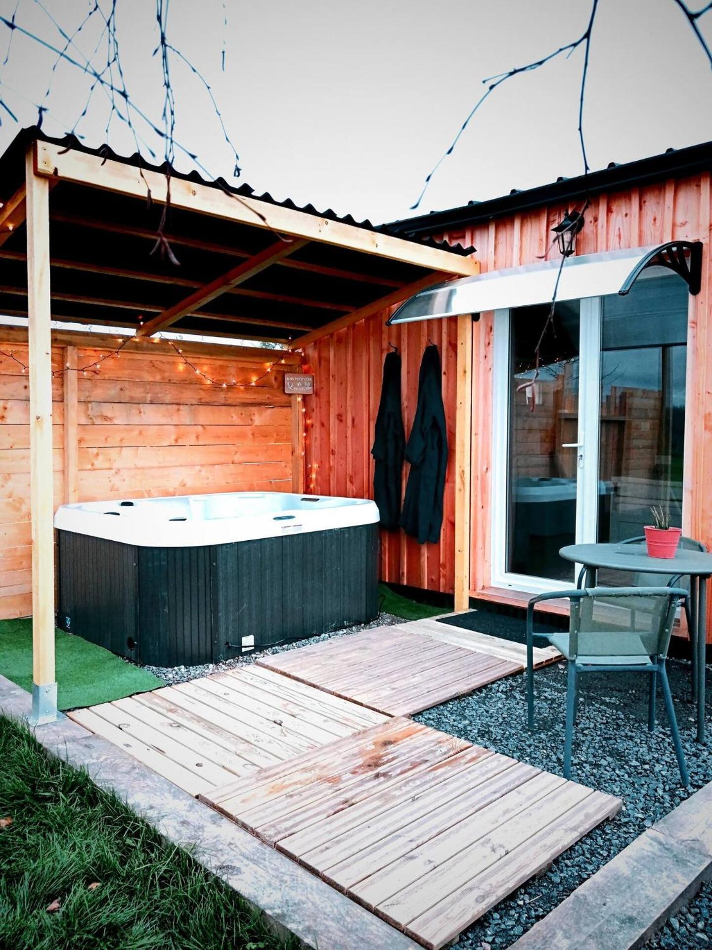 Chalet Cosy Avec Option Jacuzzi Saint-Genes-de-Fronsac エクステリア 写真